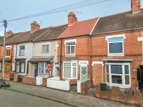 3 bed property, in Aston Road, £170,000