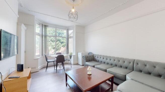 6 bed property, in Storer Road, £450,000