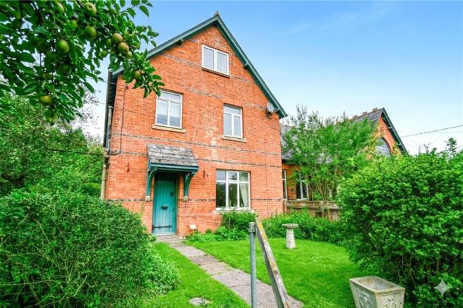 5 bed property, in Axford, £585,000