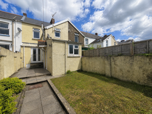 3 bed property, in Rolle Street, £200,000