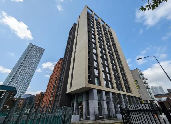 1 bed property, in Queen Street, £115,000