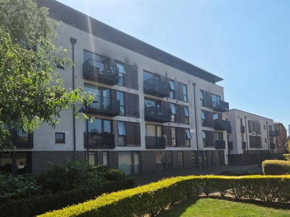 2 bed property, in City Walk, £390,000