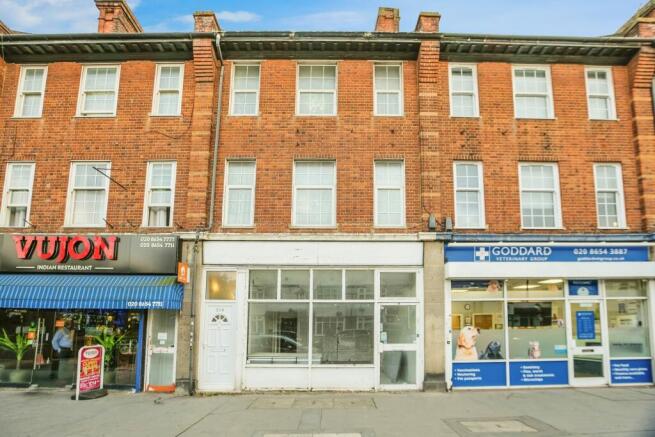 3 bed property, in Lower Addiscombe Road, £260,000