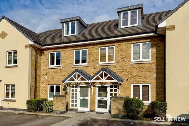 3 bed property, in Moorlands Close, £340,000