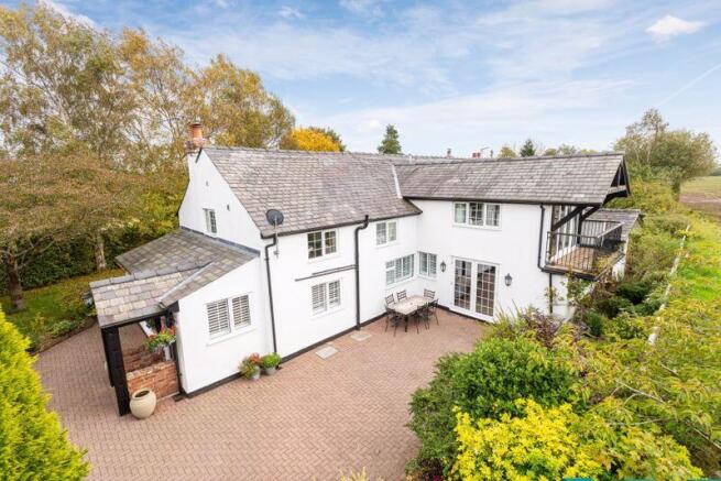 5 bed property, in 1 Moor Hall Cottages, £579,000