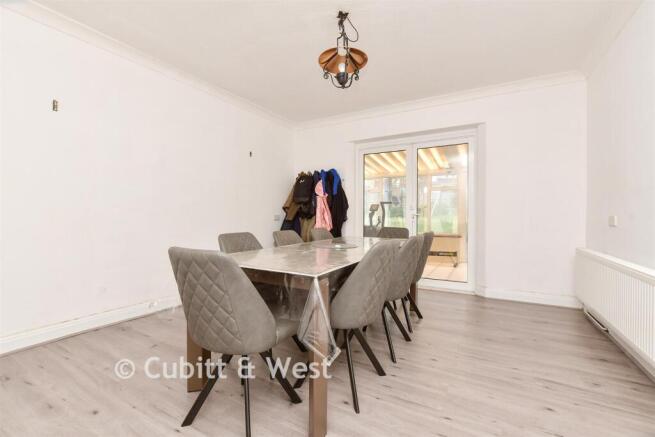 5 bed property, in Addisons Close, £775,000