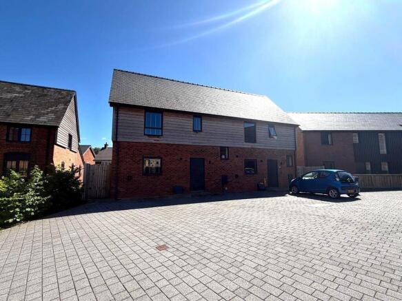 3 bed property, in Holmer House Close, £355,000
