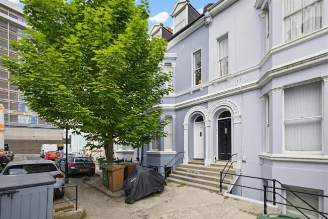 1 bed property, in Sussex Place, £135,000