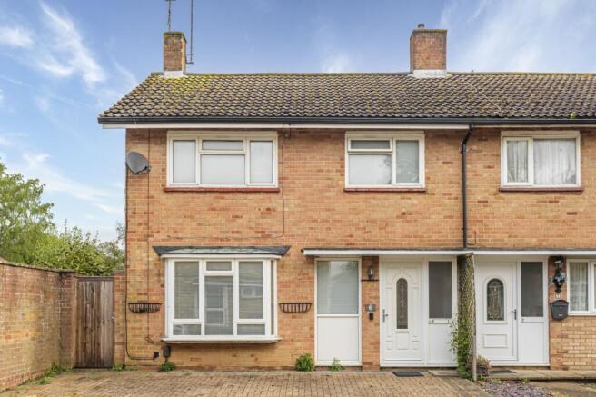3 bed property, in Nuthurst Close, £400,000