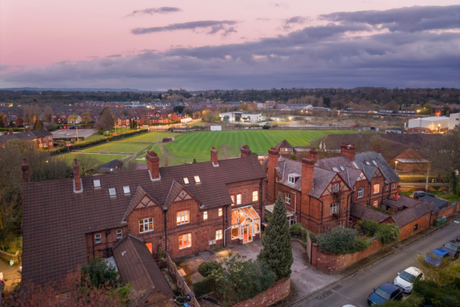 6 bed property, in The Sycamores - over 4, £800,000