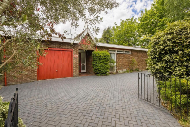 4 bed property, in Abbots Grange, £575,000