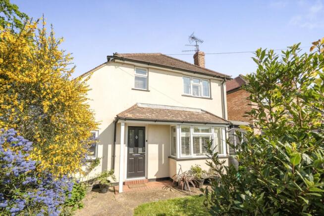 3 bed property, in Franklyn Road, £675,000
