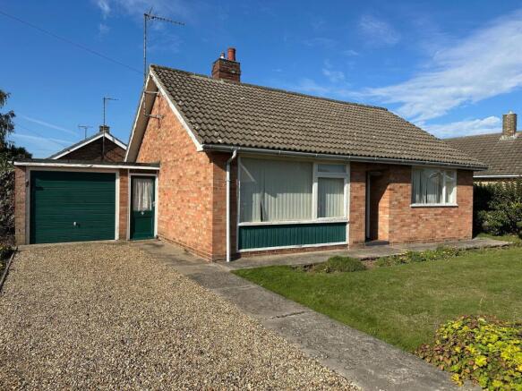 2 bed property, in Windsor Avenue, £150,000
