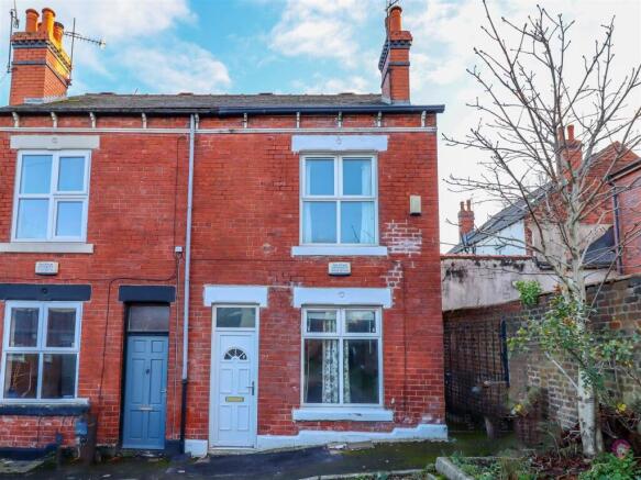 3 bed property, in Cecil Square, £190,000