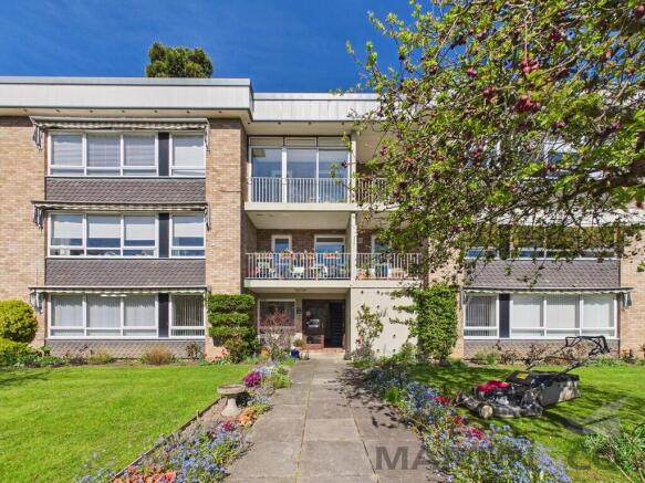 3 bed property, in The Dell, £530,000