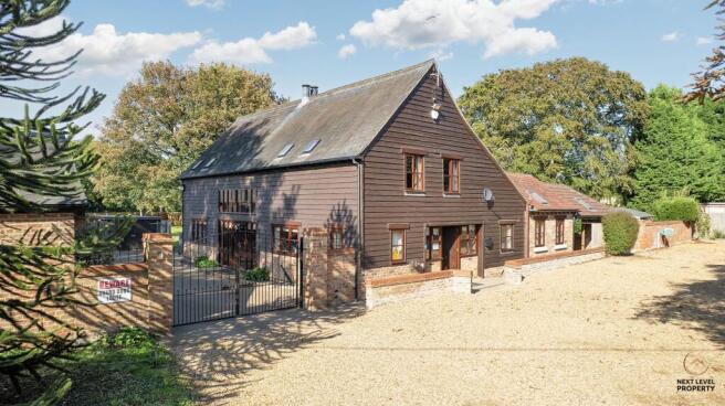 5 bed property, in Bunkers Hill, £625,000