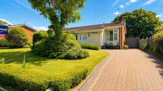 2 bed property, in Rhos Llan, £375,000