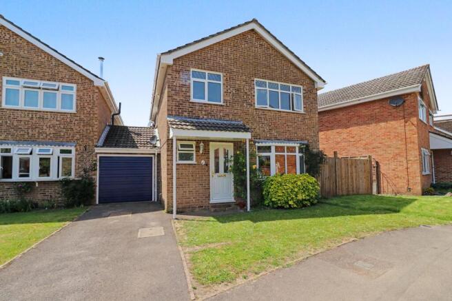 4 bed property, in Carrol Close, £500,000