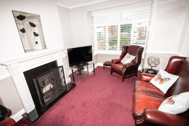 3 bed property, in Rivington Grove, £330,000