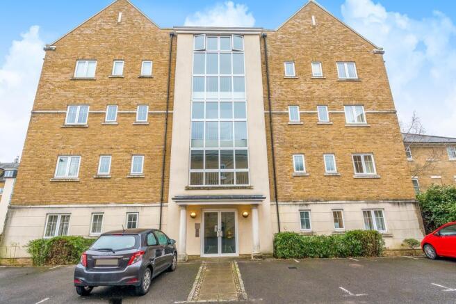 2 bed property, in East Oxford, £325,000
