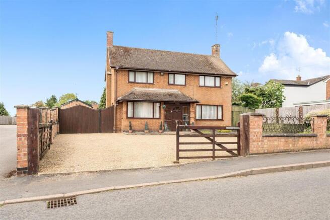 3 bed property, in Chapel Street, £525,000
