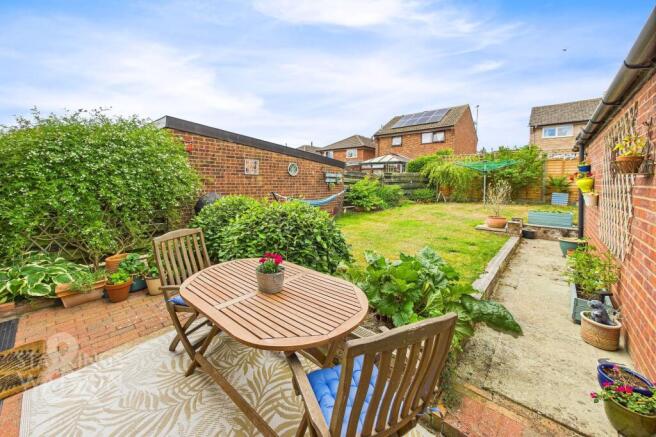 4 bed property, in Medeswell Close, £325,000