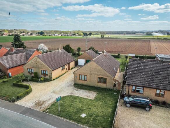 3 bed property, in Chain Free in East Winch, £300,000