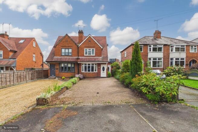 3 bed property, in Knowles Hill, £285,000