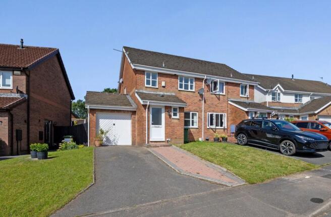 3 bed property, in Ty'r Person, £265,000