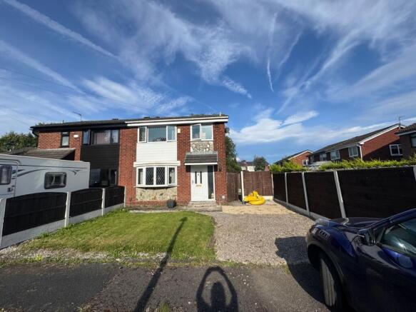 3 bed property, in Wilton Gardens, £260,000