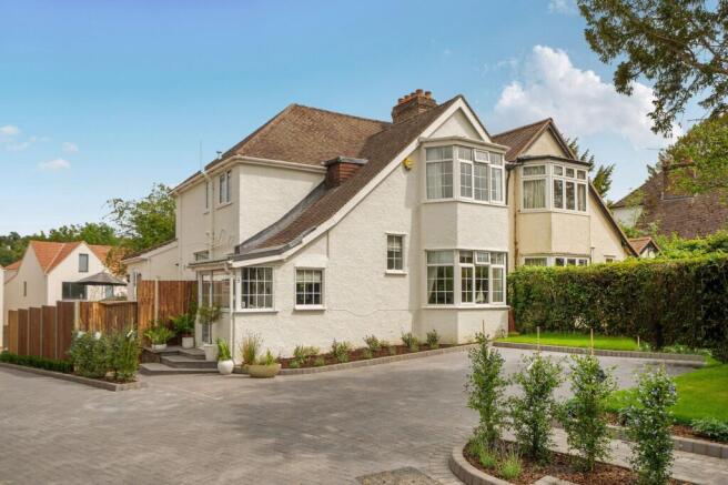 3 bed property, in Hartley Old Road, £675,000