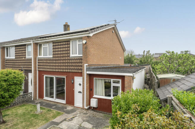 3 bed property, in Whitehall Close, £170,000