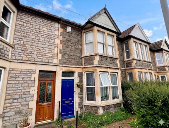 2 bed property, in West View Road, £165,000