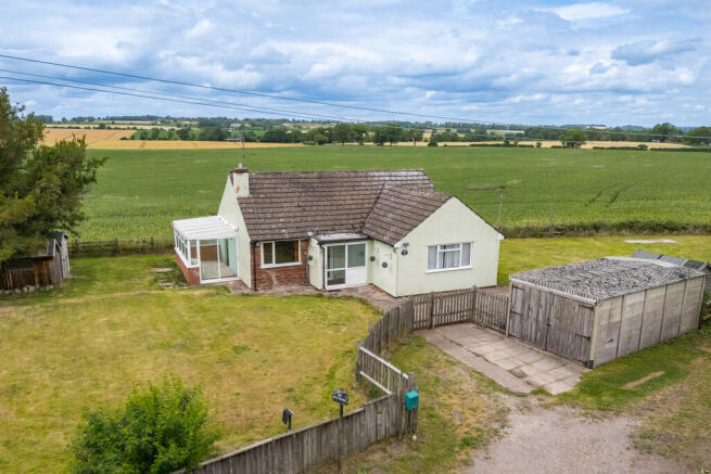3 bed property, in Hill Wicket, £300,000