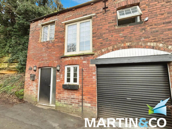 1 bed property, in Dark Lane, £90,000