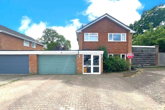 5 bed property, in Whitmore Green, £600,000
