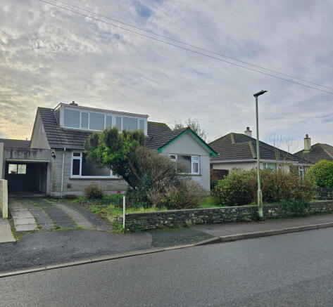 3 bed property, in 112 Broad Park Road, £250,000