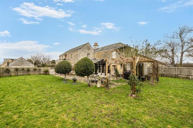 5 bed property, in Maxcroft Lane, £895,000