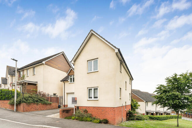 4 bed property, in Coburg Crescent, £450,000