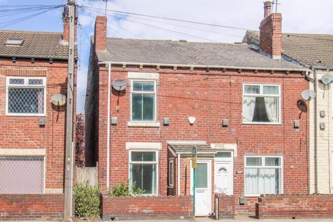 2 bed property, in Castleford Road, £100,000