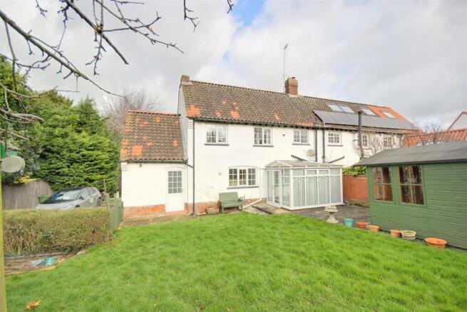 3 bed property, in Cold Harbour View, £348,000