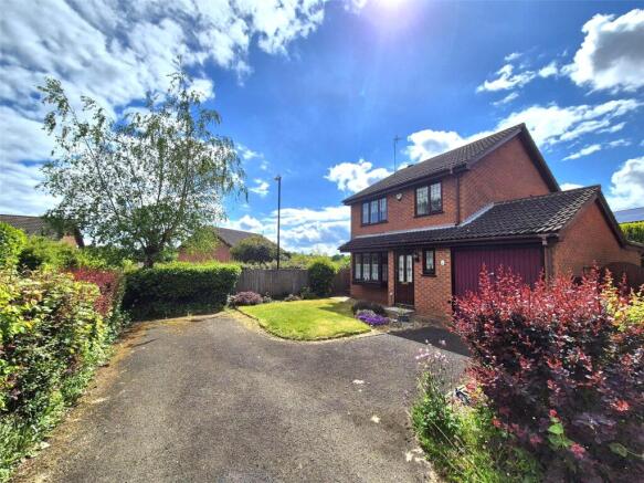 3 bed property, in High Beech, £385,000