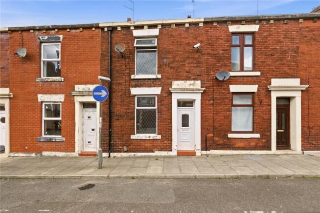 2 bed property, in Abraham Street, £100,000