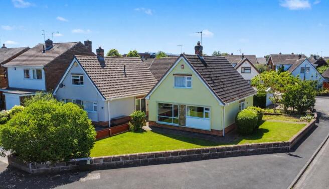 3 bed property, in Douglas Road, £260,000