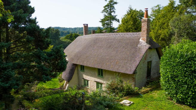 4 bed property, in Stockland, £1,100,000