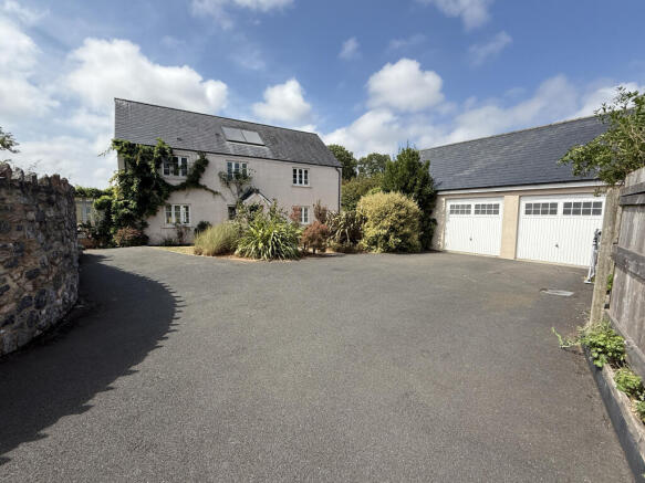 4 bed property, in Cator, £875,000