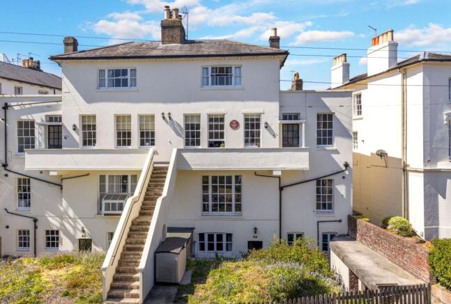 3 bed property, in Grove Hill Gardens, £500,000