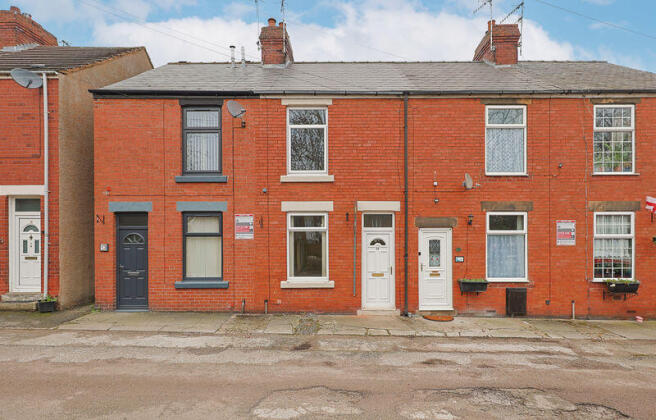 2 bed property, in Grove Road, £110,000