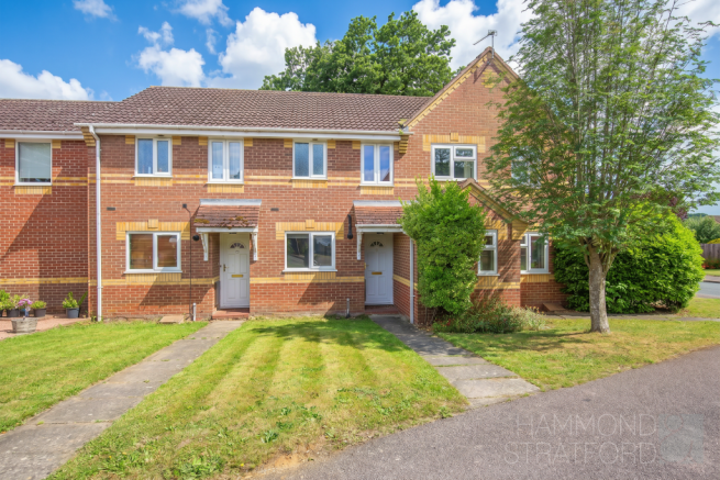 2 bed property, in Birch Road, £210,000