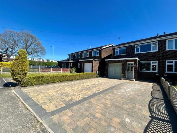 3 bed property, in Roseacre Drive, £350,000